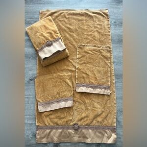 Avanti Vintage Bathroom Towel Set Golden Tan embroidered Bath Hand Wash Cloth